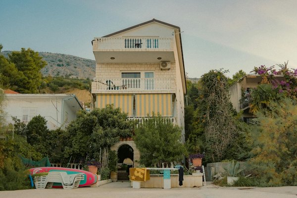 Comment organiser une expédition en voilier autour de l'île de Madagascar : itinéraires et conseils pratiques ?